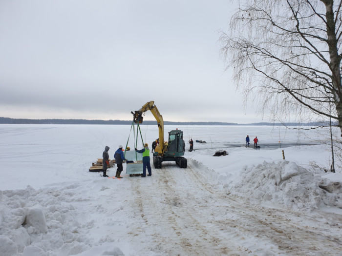 Jäiden lastaus kuormalavoille